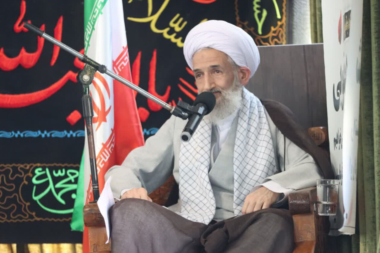آیت الله لائینی: بزرگداشت شهدا باید به سبک زندگی تبدیل شود