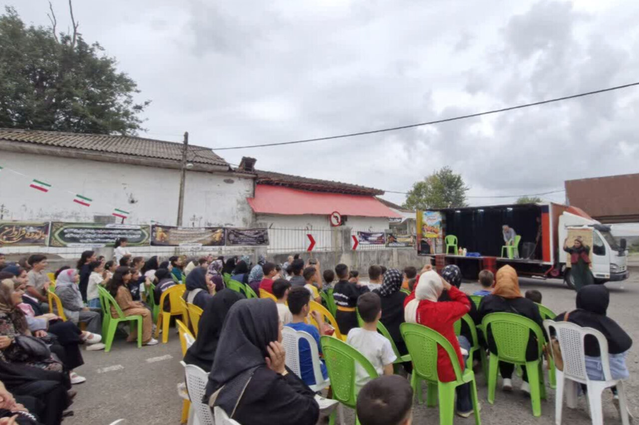 برگزاری تماشاخانه سیار در روستای لاشیدان حکومتی لاهیجان