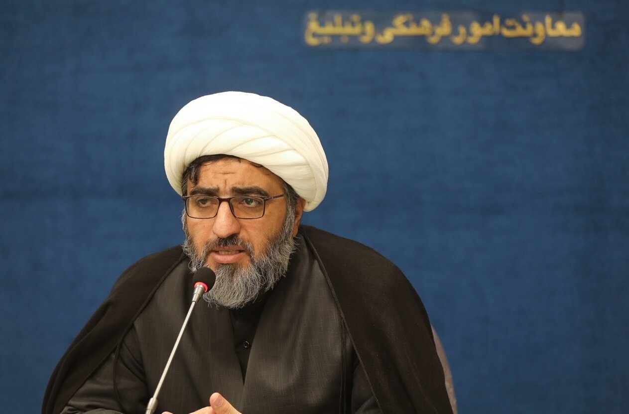 عزت‌زمانی: جوانان و بانوان میدان‌دار فعالیت‌های فرهنگی شوند
