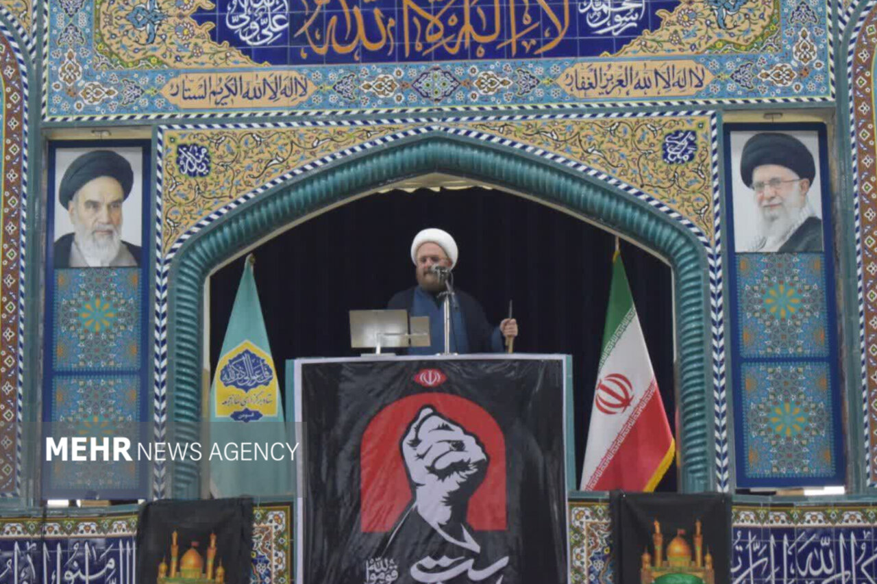 امام جمعه فومن: تقویت اقتصاد ملی باید در اولویت مسئولان باشد