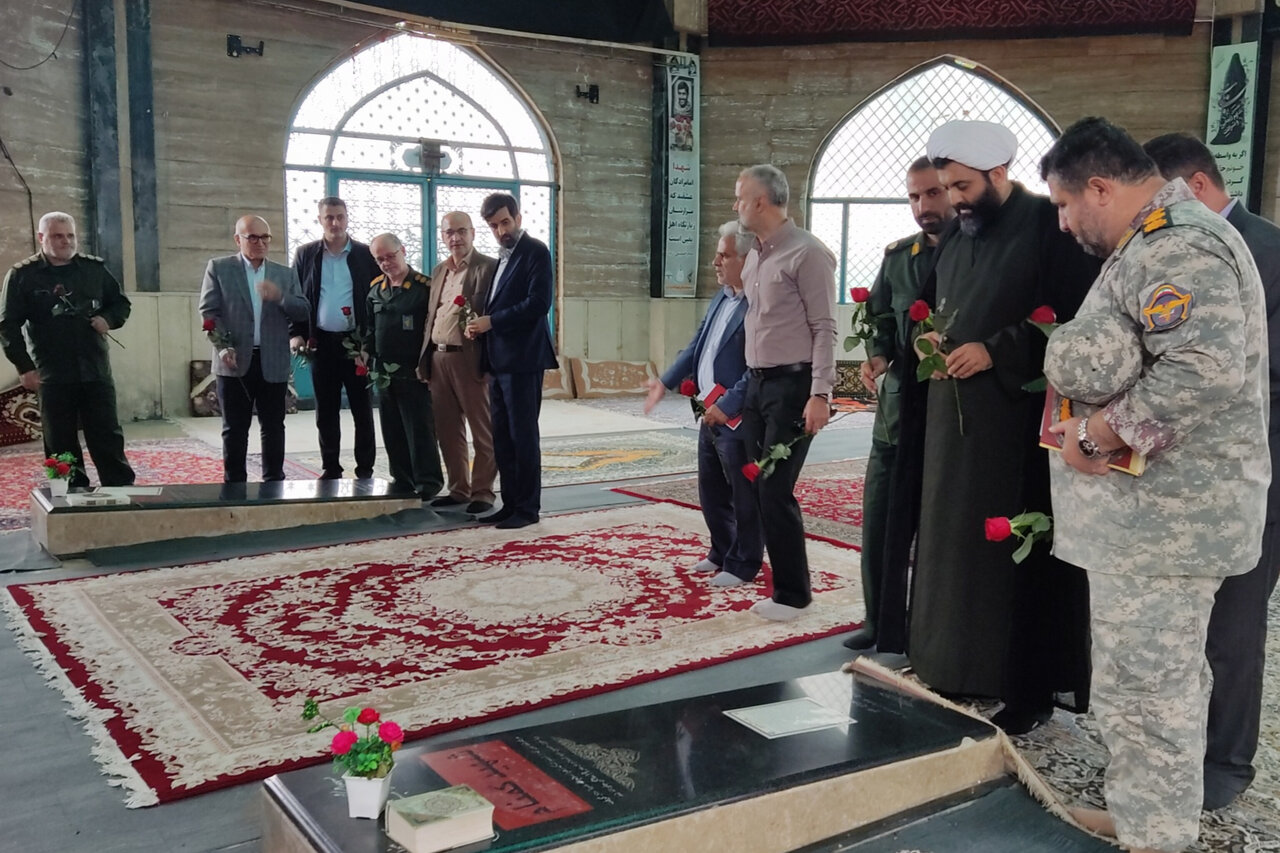 گلباران مزار شهدای گمنام در لنگرود