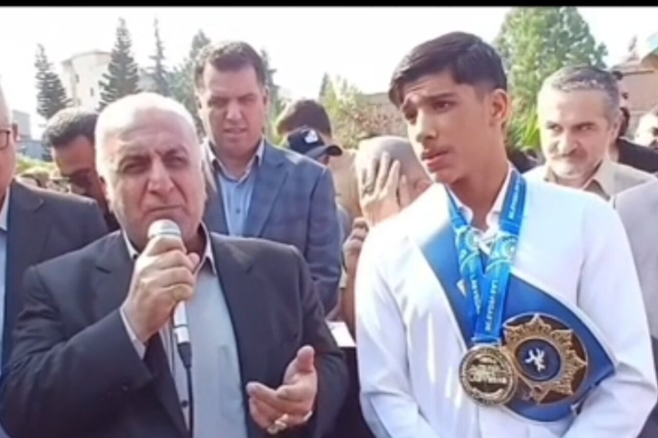 استقبال مردم ساری از قهرمان کشتی آزاد زیر 23 سال جهان