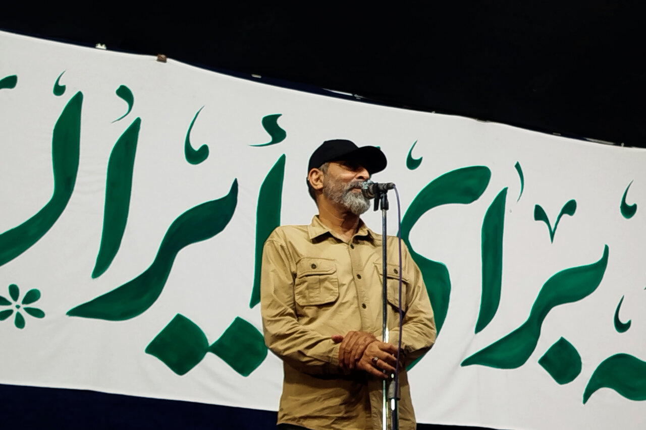 رزمندگان دفاع مقدس با اخلاص و ایثار در برابر دشمن ایستادگی کردند