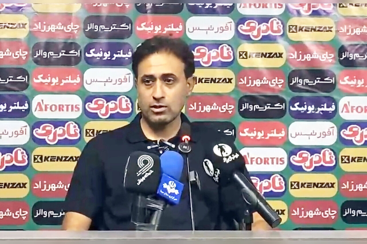 رجب‌زاده: بازی 10 نفره مقابل نساجی سخت شد؛ امتیاز از دهان شیر گرفتیم