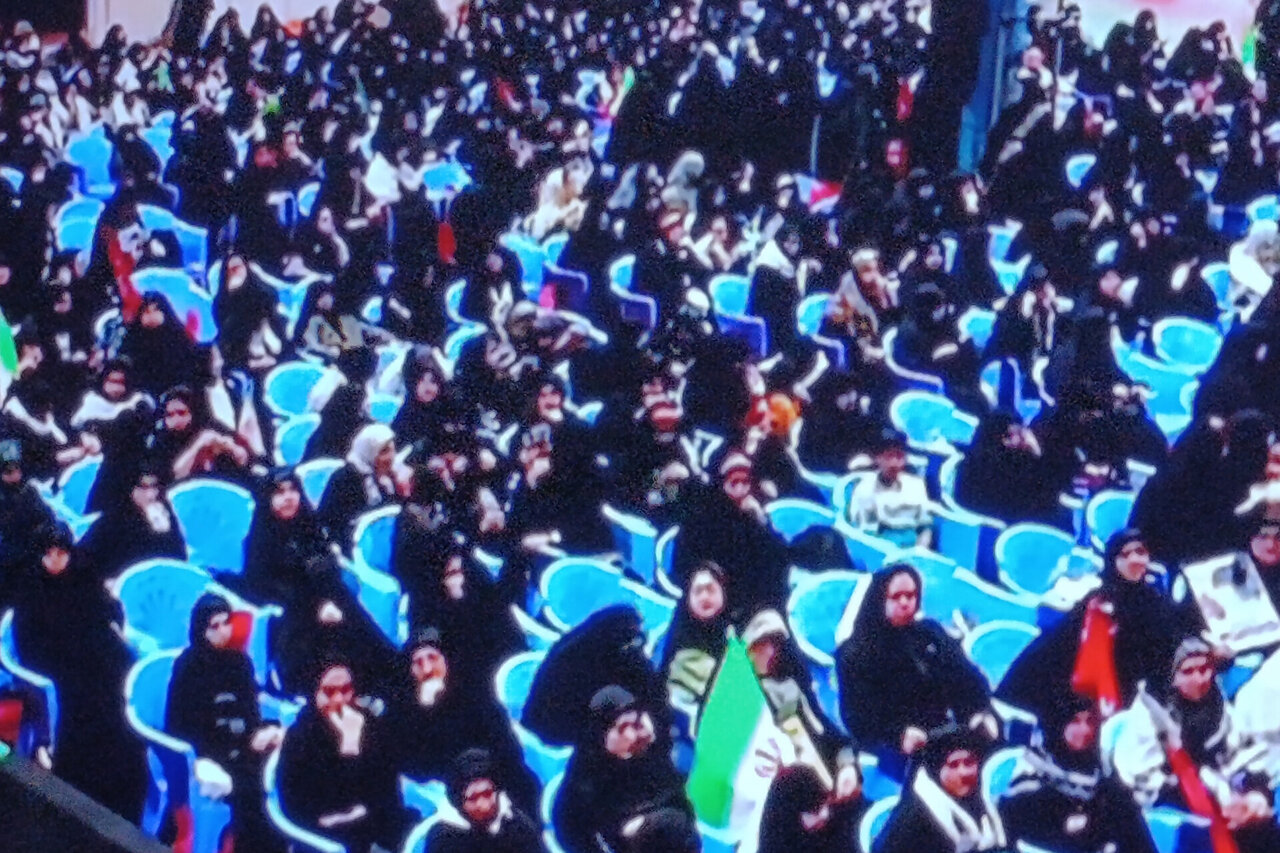 یادواره شهدای زن گلستان همزمان با اجلاسیه 4هزار شهیددر حال برگزاری است