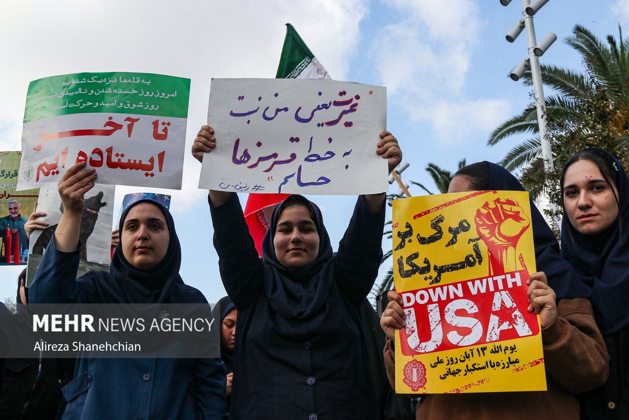 13 آبان فرصتی برای انتقال آرمان‌های انقلاب به نسل جوان است